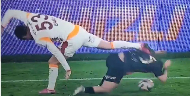 Barış Alper'in faulü sonrası kırmızı kart beklentisi - Resim: 0