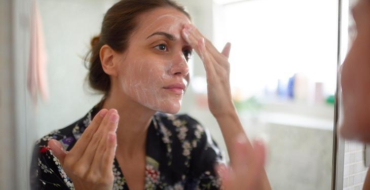2 ürünle şişmiş yüze veda edin! Hem basit hem de doğal cilt bakımı