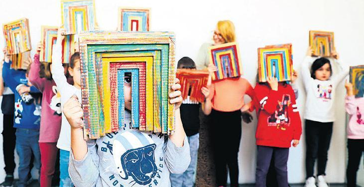 23 Nisan sanatla kutlanıyor