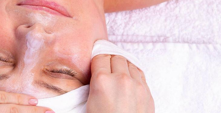 Aşırı ürün kullanınca hiçbir faydası kalmıyor! Retinolün fazlası cildi bozuyor