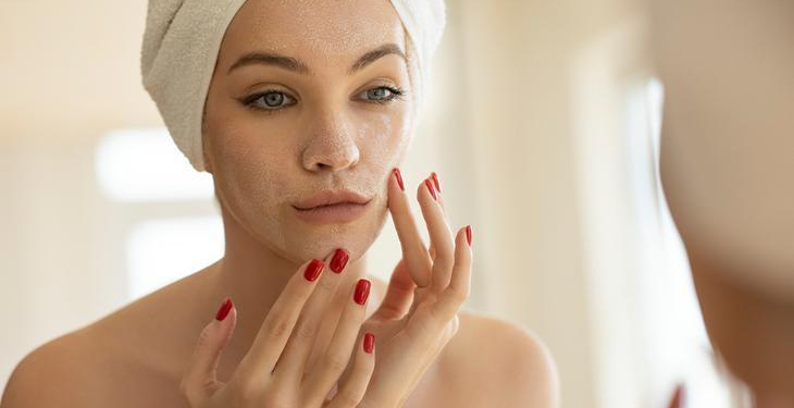 Cilt tonunu eşitleyip aydınlatıyor! Ev yapımı safran maskesinden gelen güzellik