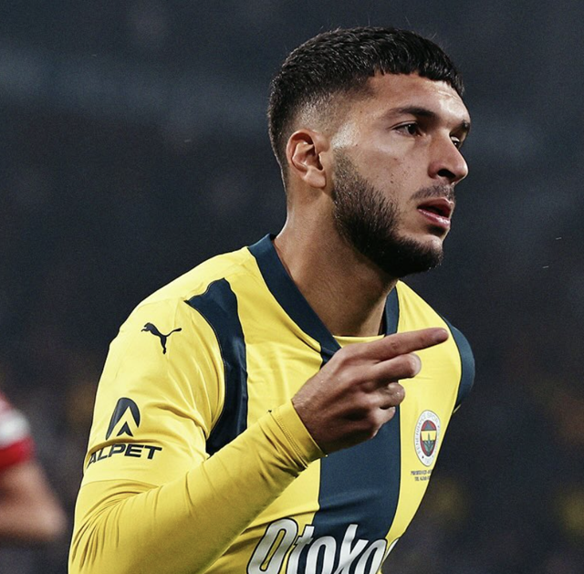 Fenerbahçe'de istenmeyen adam ilan edildi: Kendine kulüp bul! - Resim: 0