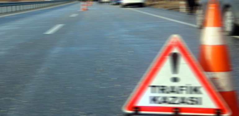 Kamyonetle otomobilin çarpıştığı kazada 4 kişi yaralandı