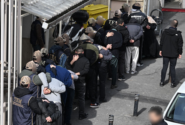 Polis noktasına yönelik terör saldırısı sonrası gözaltına alınmışlardı! 12 şüpheli adliyede - Resim: 1