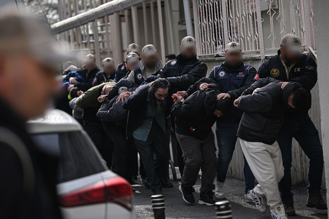 Polis noktasına yönelik terör saldırısı sonrası gözaltına alınmışlardı! 12 şüpheli adliyede - Resim: 2