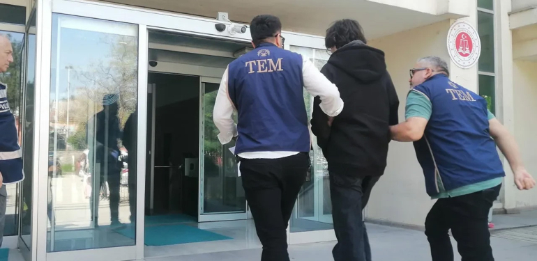 Tokat’ta okulu hedef gösteren öğrenciye gözaltı