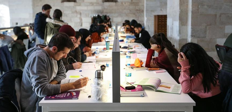 YÖK Başkanı duyurdu. Üniversitelere yeni bölümler geliyor