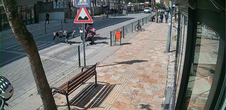 Zonguldak’ta korkunç kaza! Anne ve bebeği karşıya geçmeye çalışırken dehşeti yaşadı: Motosiklet çarptı