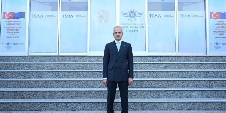 Bakan Uraloğlu’ndan 12 yeni iç hat müjdesi