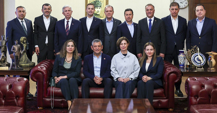 CHP’li büyükşehir belediye başkanlarından ortak açıklama: Özgür Özel’in yanındayız