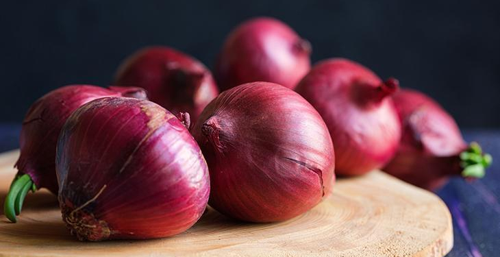 Doğal antibiyotik tabağınızda! C vitamini deposu mor soğanın gücü