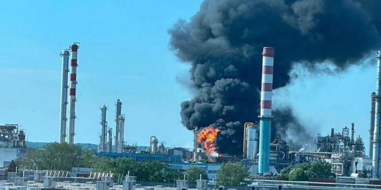 Macaristan’da patlama: Petrokimya tesisinden dumanlar yükseldi