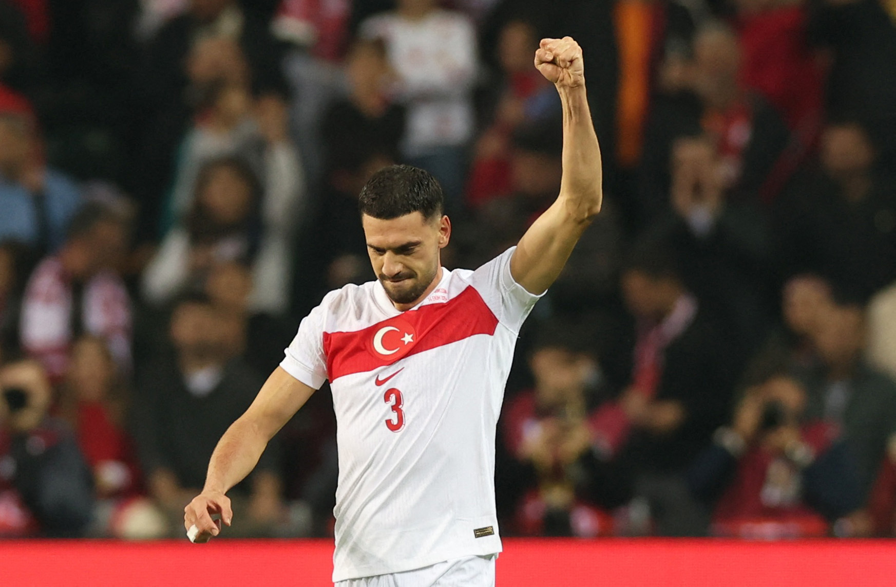 Milli futbolcu Merih Demiral’dan anlamlı hareket. Açtığı kafede şehit aileleri ve gazilere her şey ücretsiz