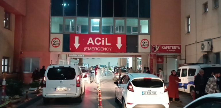 Sanal medyadaki tartışma silahlı kavgaya döndü: 1 ölü, 1 yaralı! 5 şüpheli aranıyor