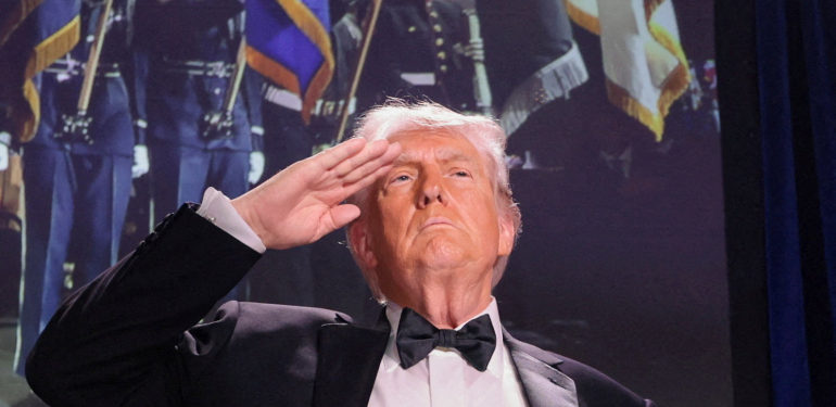 Trump: Özgürlük Projesi durduruldu, abluka devam ediyor